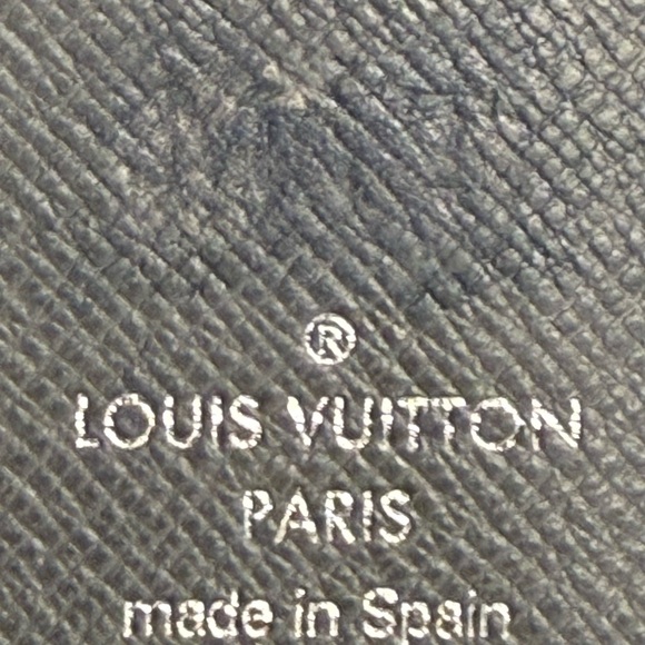 Authentic LOUIS VUITTON Taiga Zippy Long Wallet - Picture 10 of 12